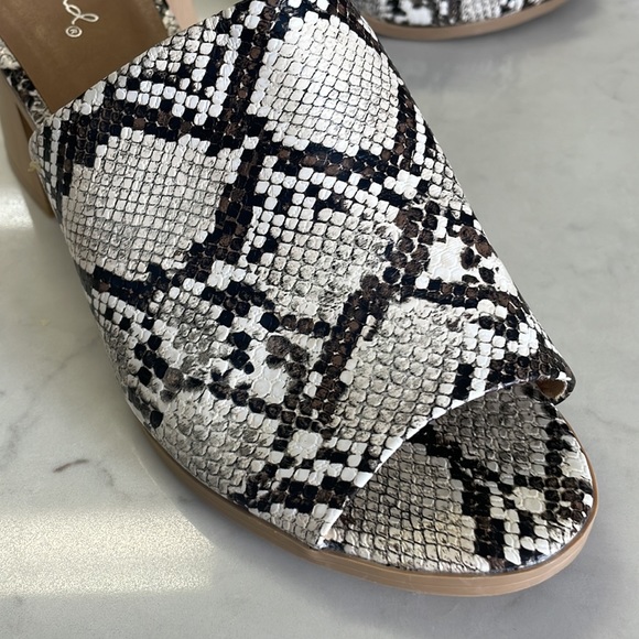 Qupid Women’s Python Print Sandals Size 10 - Picture 6 of 8